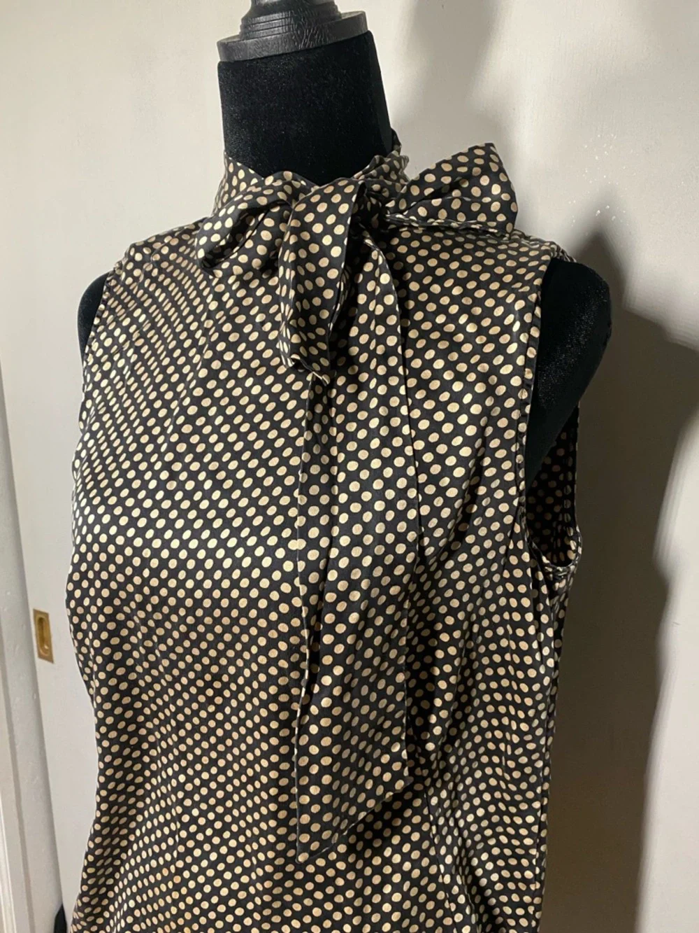 Talbots Black Sleeveless Polka Dot Tie-Neck Camisole/ blouse - Picture 2 of 4